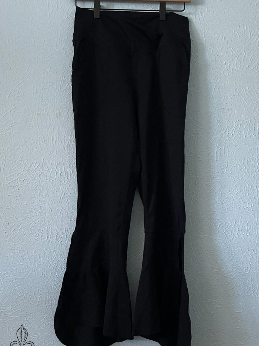 🖤NWOT Ruffle Leg Legging🖤